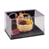 Bild von Geschenkkorb gefüllt mit Wurst, Brot, Käse, Wein und weiteren Köstlichkeiten