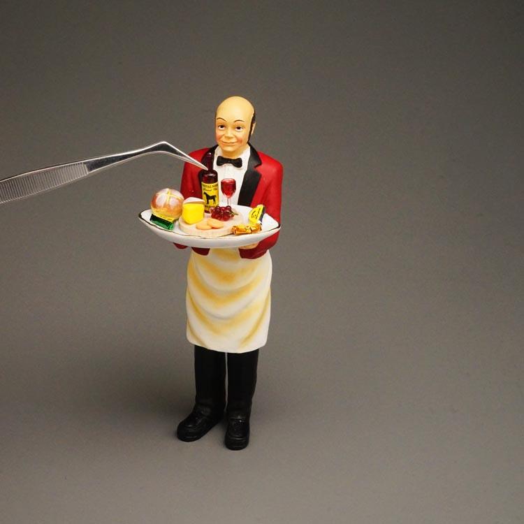 Onlineshop der Reutter Miniaturen GmbH.Buttler Niles with Cheeseplate
