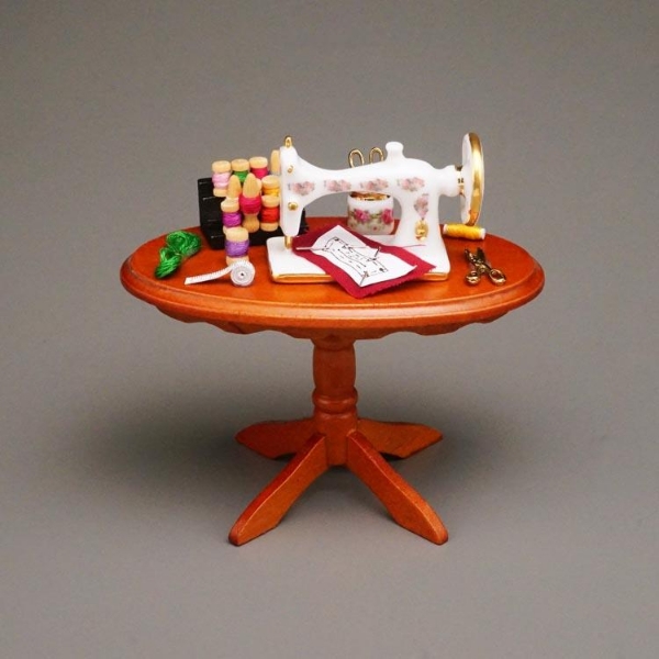 Picture of Gift Table Sewing