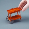 Bild von Servierwagen aus Holz mit Metallrädern