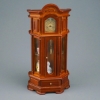 Bild von Herrschaftliche Standuhr mit funktionierendem Uhrwerk