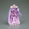 Bild von Schneiderpuppe mit extravagantem violetten Kleid