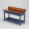Bild von  Blauer, großer Arbeitstisch aus Holz - leer