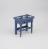 Bild von  Blauer Küchenweintisch mit Weinhalter und Porzellanfliesen - leer