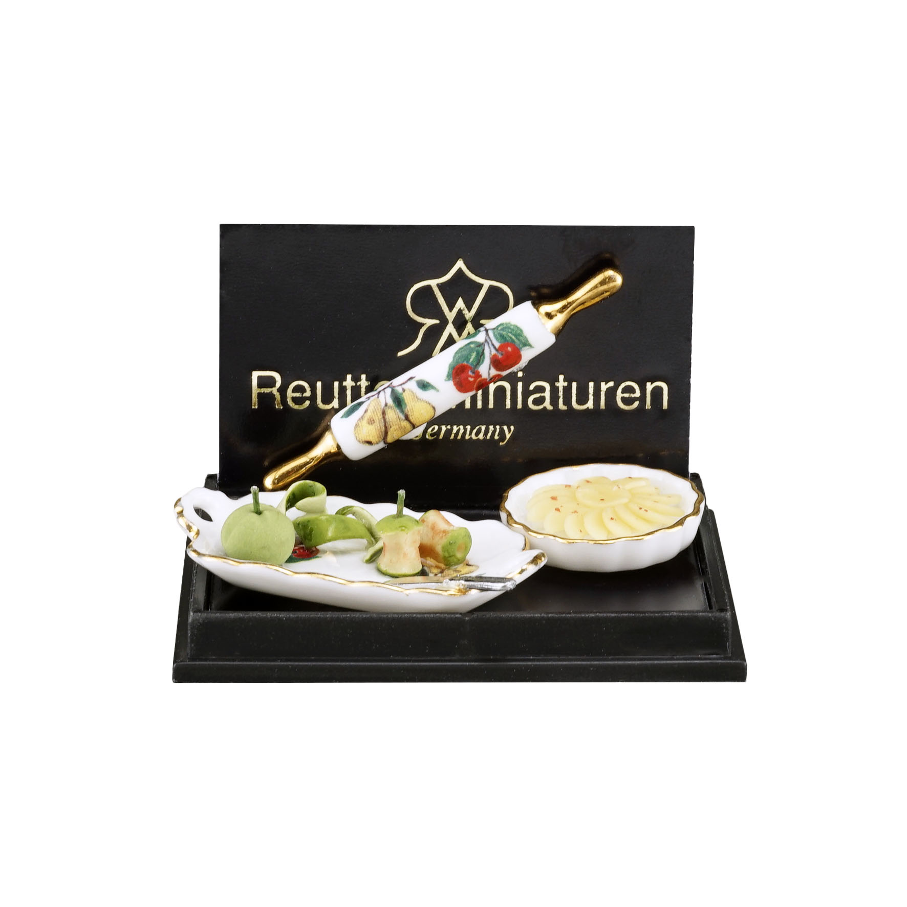 Onlineshop der Reutter Miniaturen GmbH.Apple pie baking