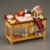 Bild von Weihnachtsbacktisch mit Lebkuchenhaus und Keksen