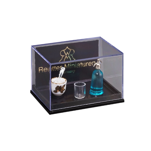 Bild von Soda Set mit Eiswürfel, Glas und Soda Siphon