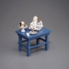 Bild von Blauer, kleiner Holztisch mit Kaffeeservice und Kuchen - Dekor "Goldzwiebel"