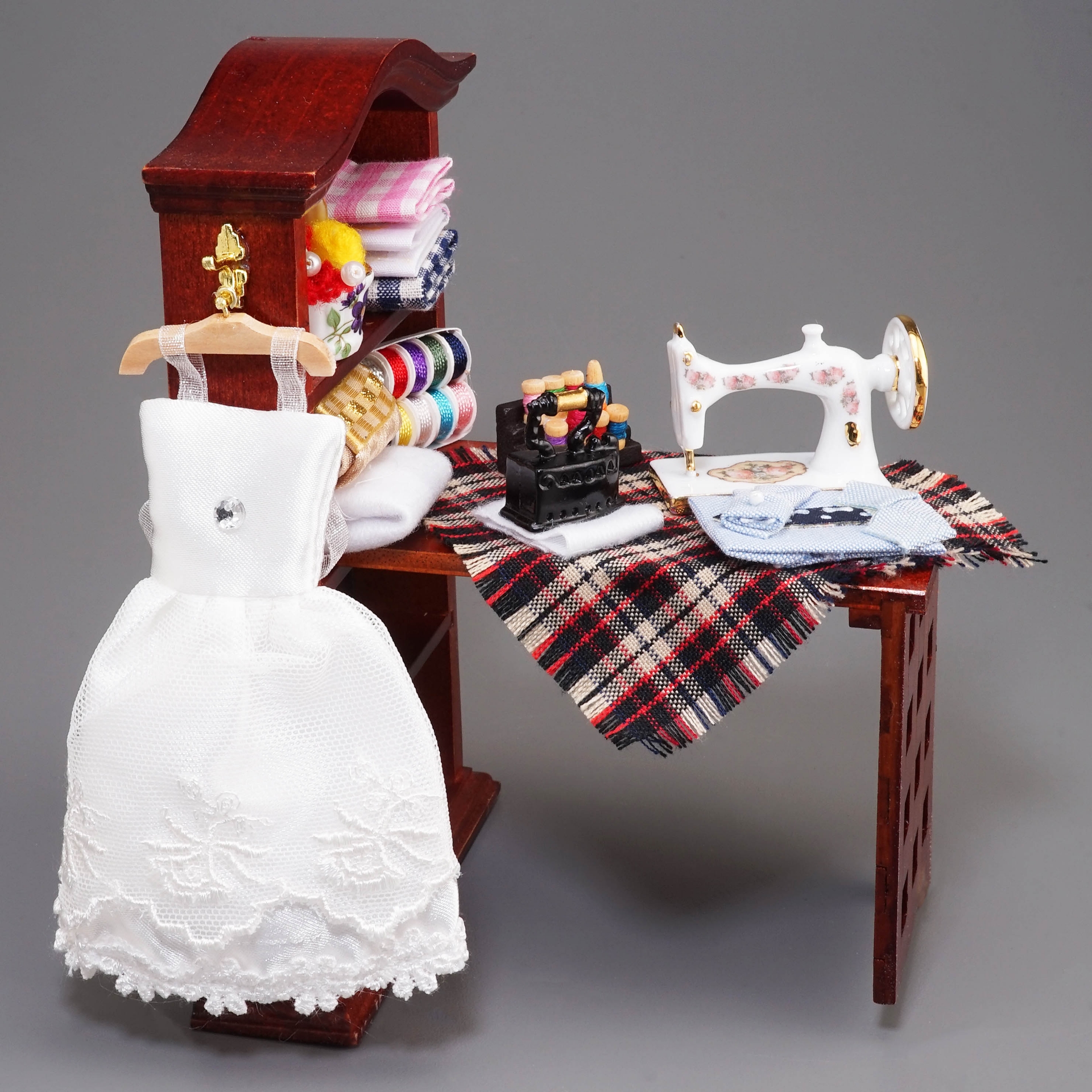 Onlineshop der Reutter Miniaturen GmbH.Sewing Closet