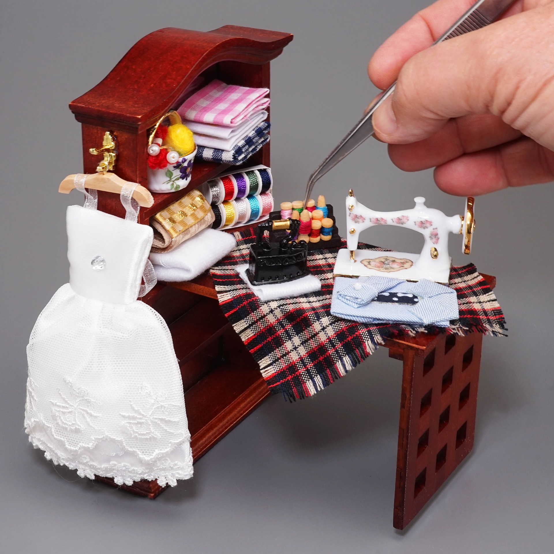 Onlineshop der Reutter Miniaturen GmbH.Sewing Closet