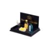 Bild von Gin Tonic Glas mit Zitronen und Gin Flaschen