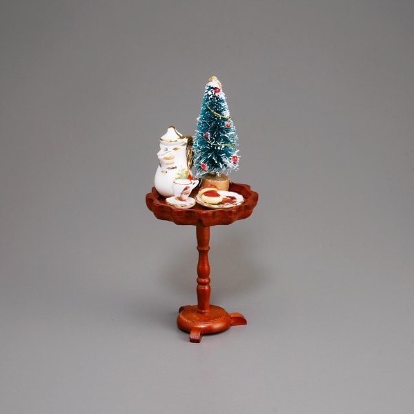 Picture of Round Table Christmas decorated